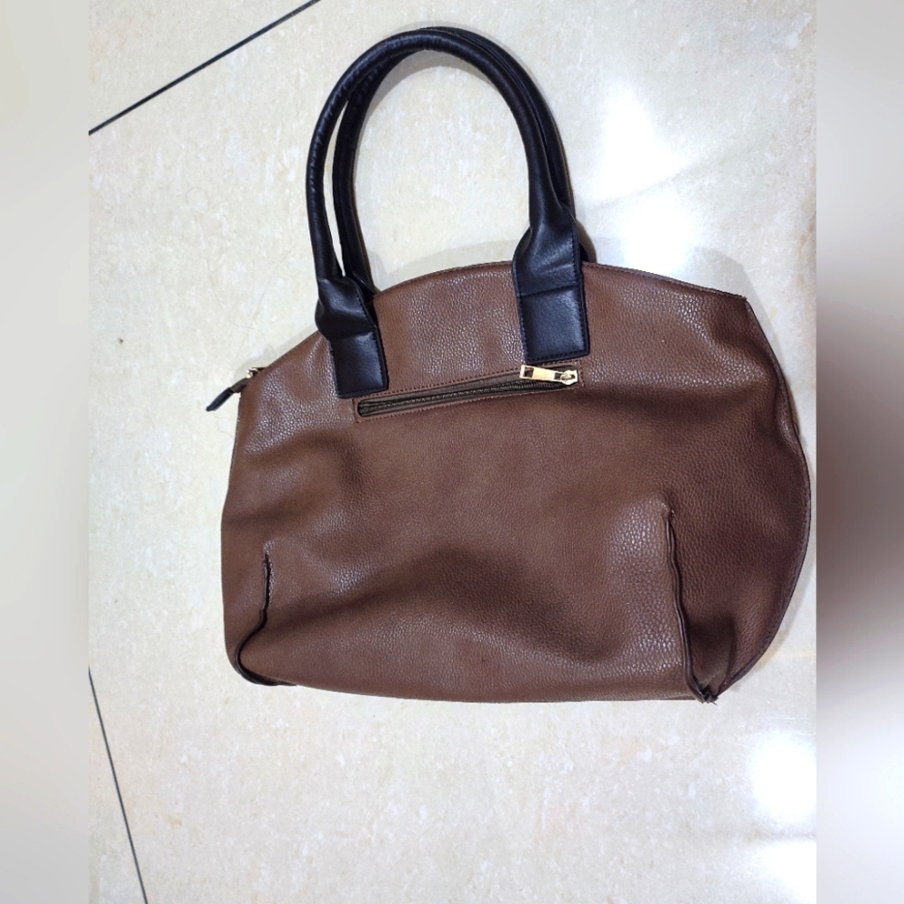 Caprese taupe solid shoulder bag - Picture 12 of 12